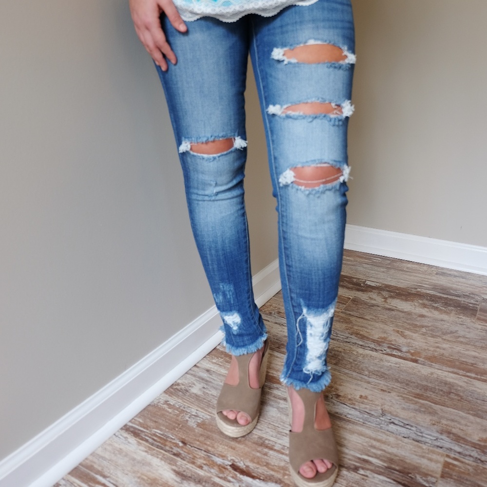 KanCan Distressed Skinnies